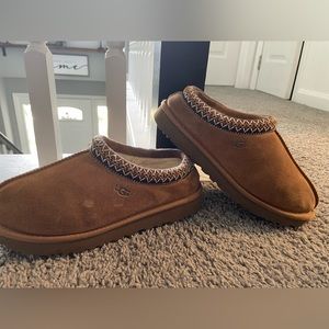 Chestnut Brown Tasman Uggs Size 8